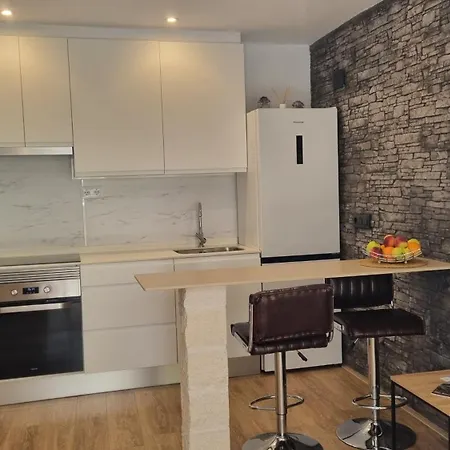 Apartament Damara *